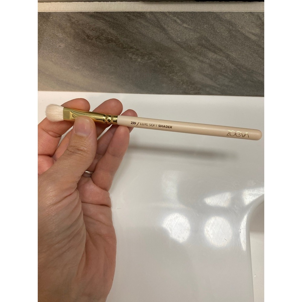 ZOEVA 239 Luxe Soft Shader Screen Queen Makeup Brush